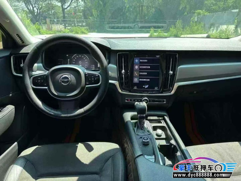 17年沃尔沃S90轿车抵押车出售