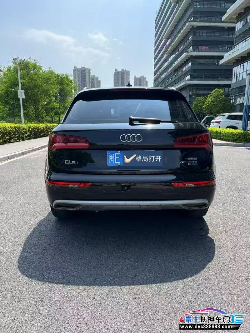 19年奥迪Q5轿车抵押车出售