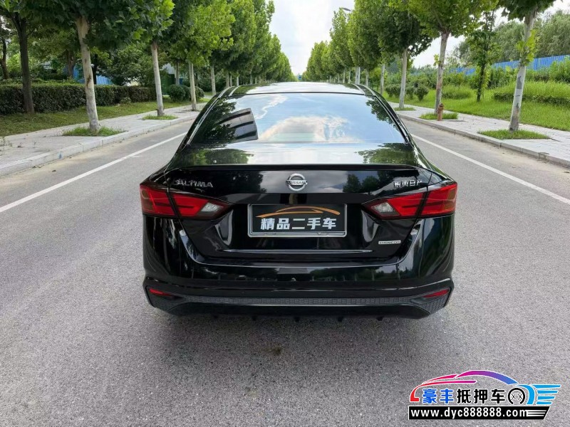19年日产天籁轿车抵押车出售