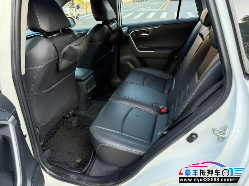 20年丰田RAV4轿车抵押车出售