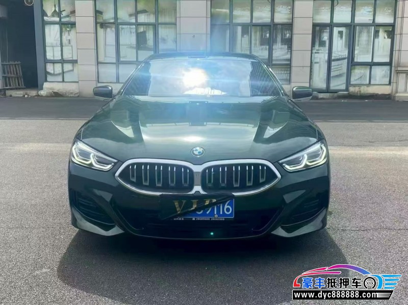 抵押车出售22年宝马8系轿车