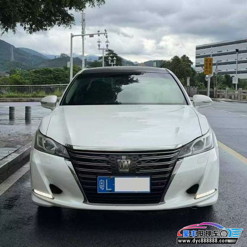 抵押车出售19年丰田皇冠轿车