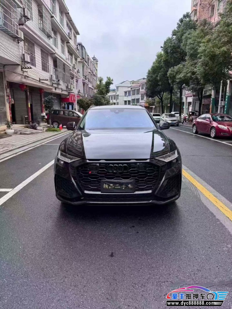 抵押车出售22年奥迪Q8轿车