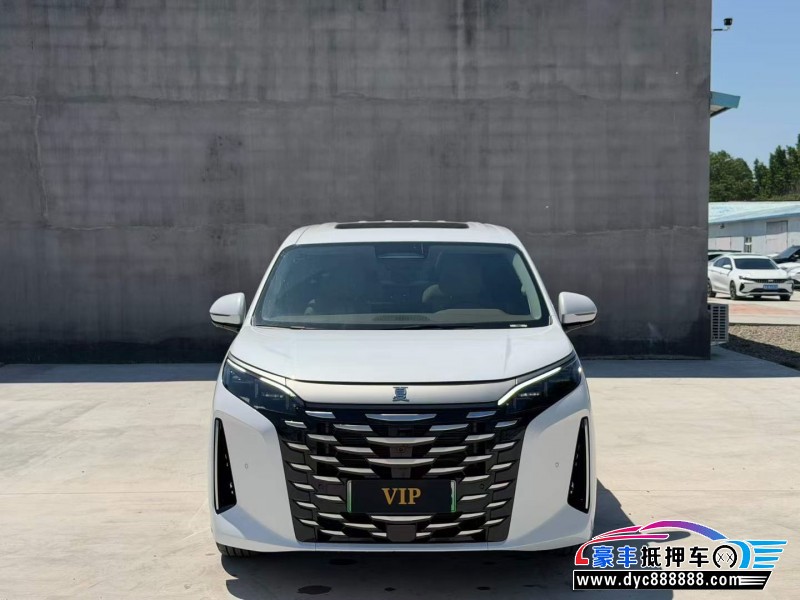 抵押车出售25年比亚迪夏轿车