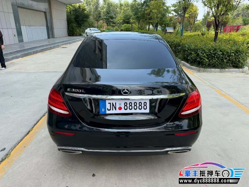 17年奔驰E轿车抵押车出售