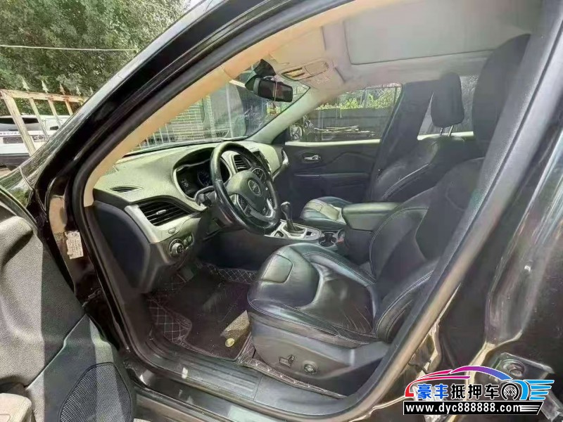 17年Jeep指南者轿车抵押车出售