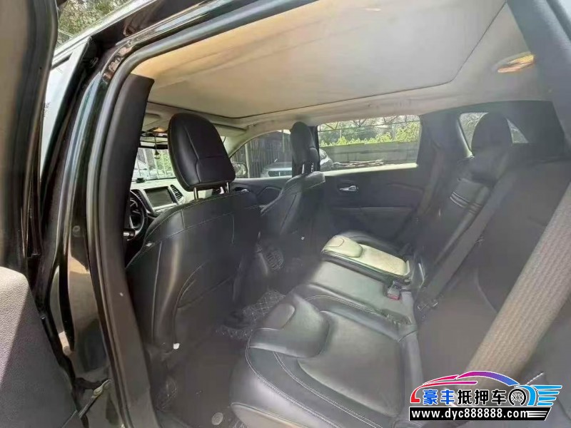 17年Jeep指南者轿车抵押车出售