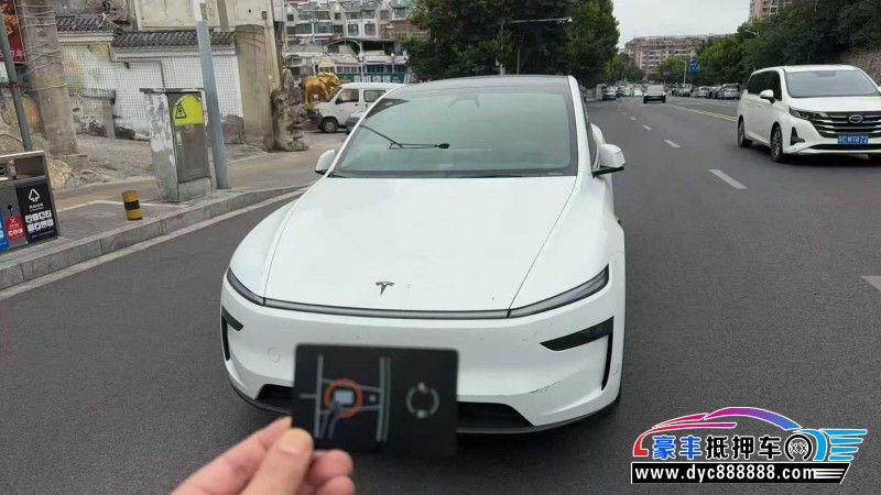抵押车出售26年特斯拉Model Y轿车