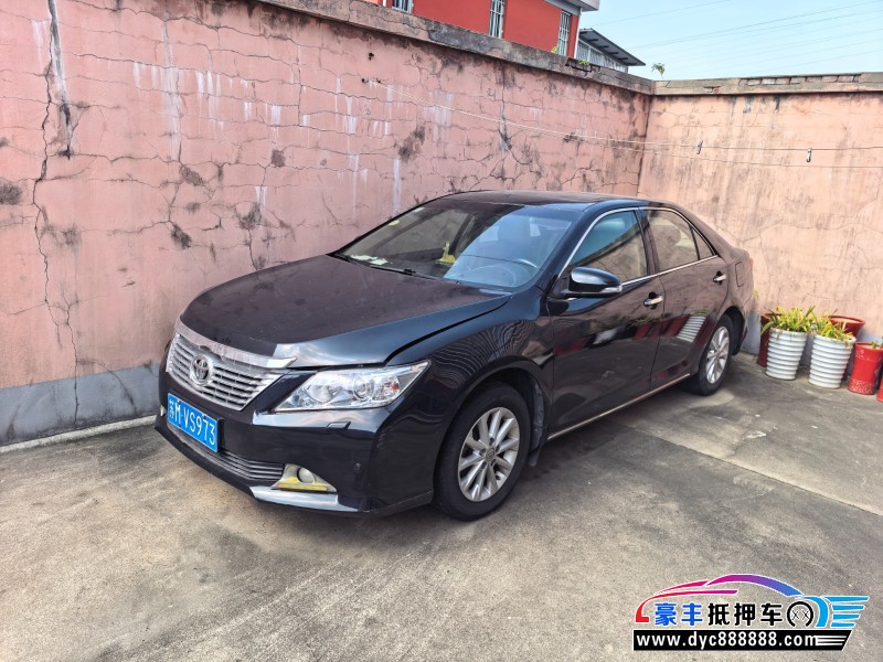抵押车出售13年丰田凯美瑞轿车