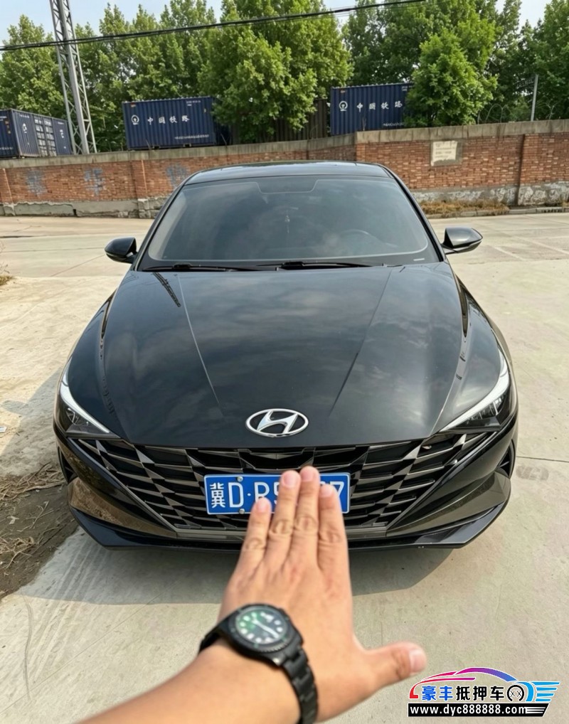 22年现代伊兰特轿车