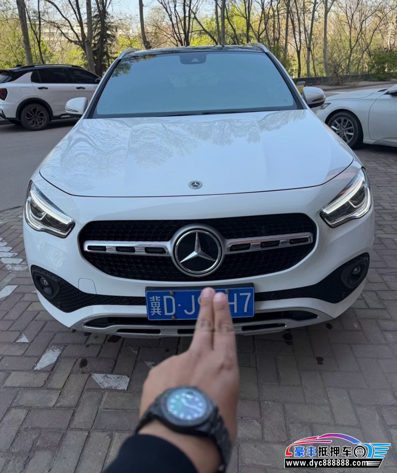抵押车出售22年奔驰GLA轿车