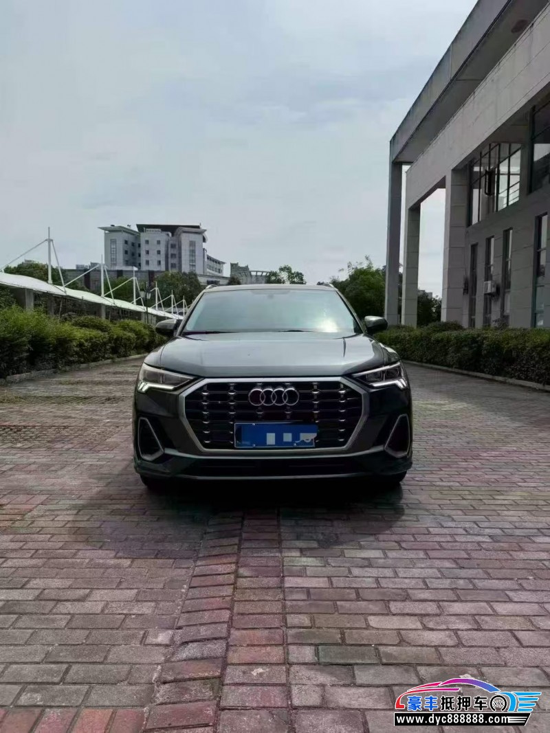抵押车出售21年奥迪Q3轿车