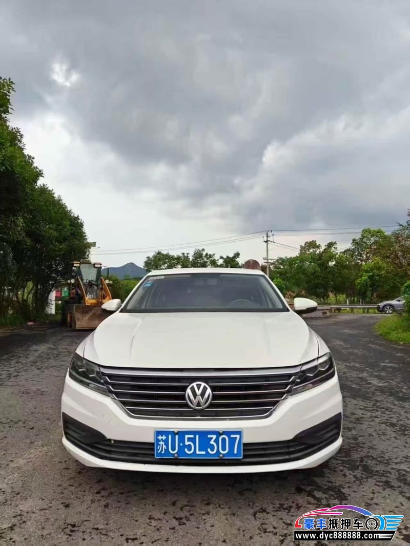 抵押车出售21年大众朗逸轿车