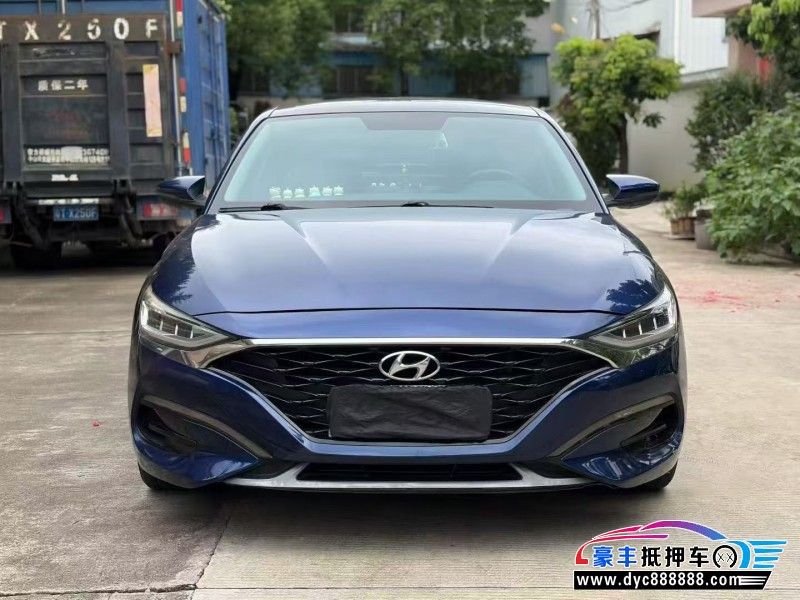 抵押车出售19年现代菲斯塔轿车