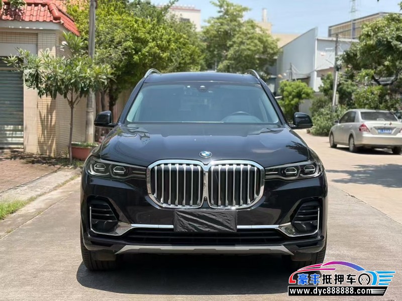 抵押车出售22年宝马X7轿车