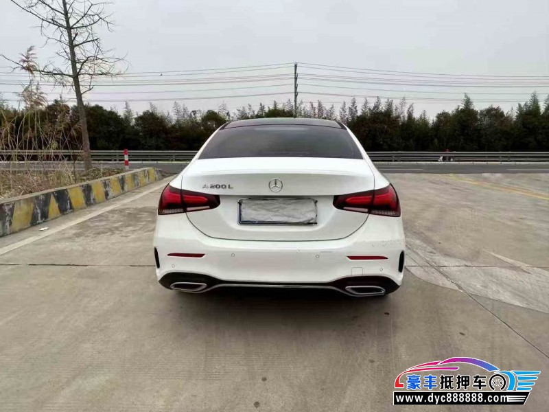 23年奔驰A轿车抵押车出售