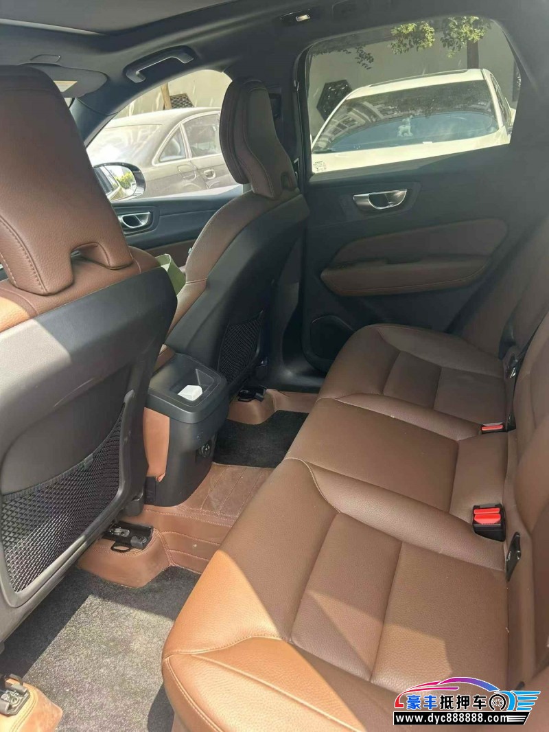 25年沃尔沃XC60轿车抵押车出售