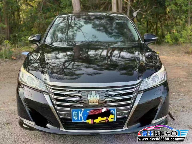 抵押车出售18年丰田皇冠轿车