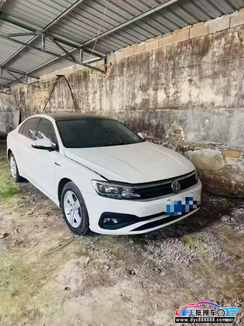抵押车出售21年大众凌渡轿车