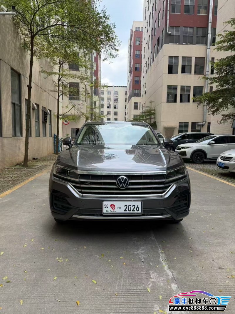 抵押车出售21年大众途锐轿车