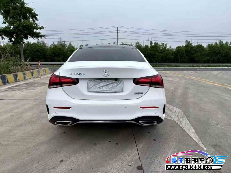 21年奔驰A轿车抵押车出售
