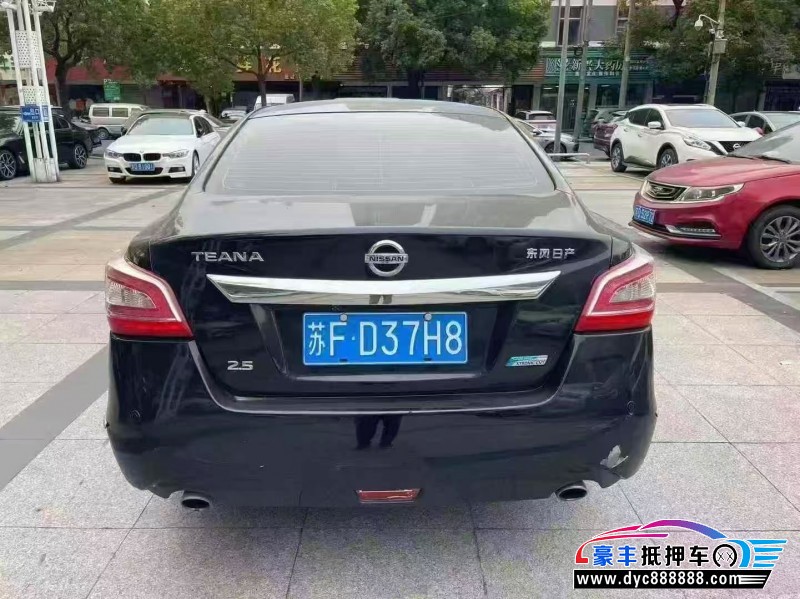13年日产天籁轿车抵押车出售