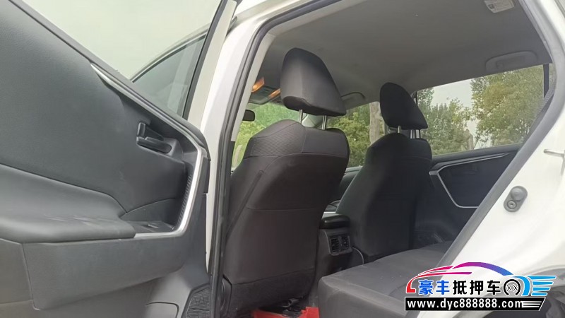 23年丰田RAV4轿车抵押车出售