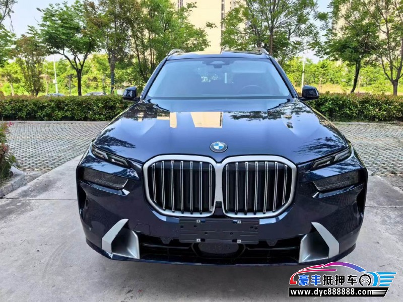 抵押车出售23年宝马X7轿车