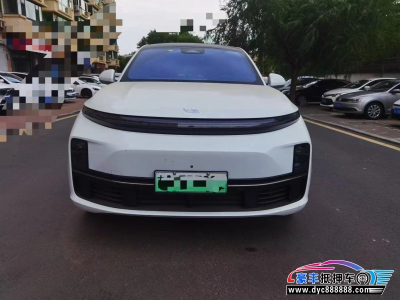 抵押车出售24年理想L7轿车