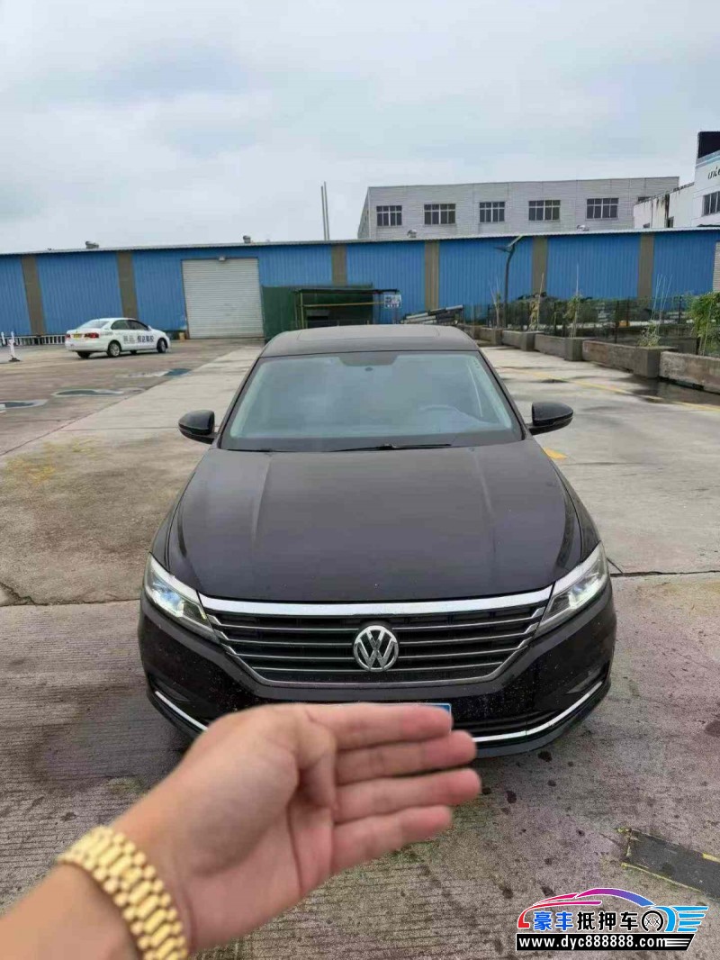 抵押车出售19年大众朗逸轿车