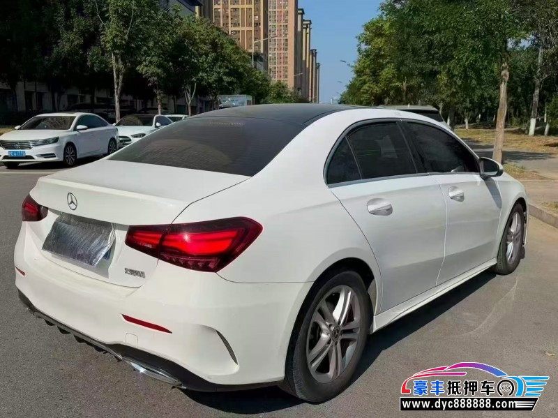 23年奔驰A轿车抵押车出售