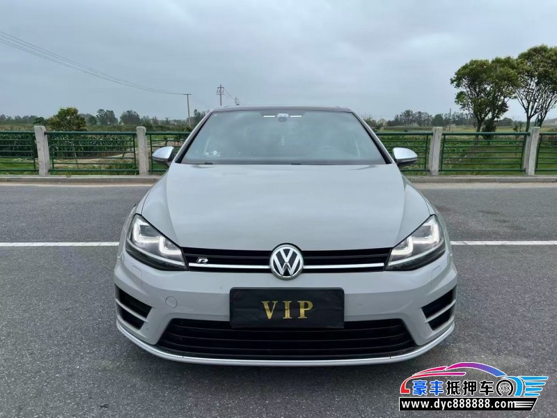 抵押车出售17年大众高尔夫轿车