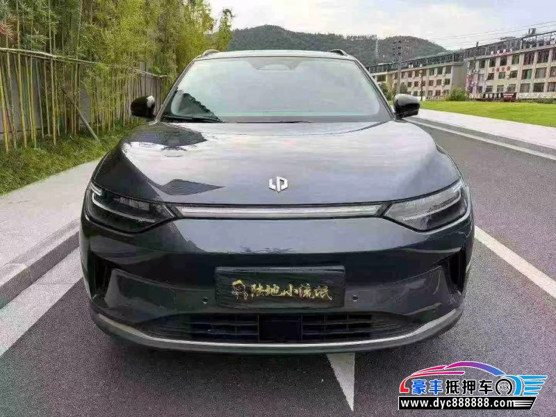 抵押车出售25年零跑C11轿车