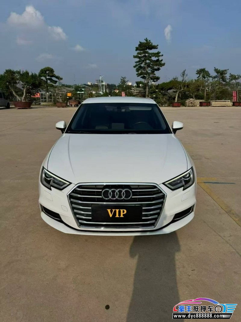 抵押车出售19年奥迪A3轿车