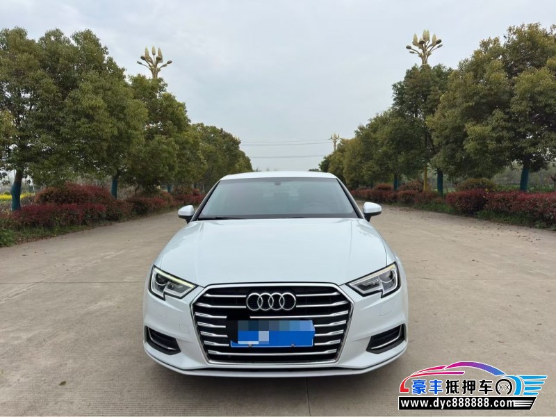 抵押车出售19年奥迪A3轿车