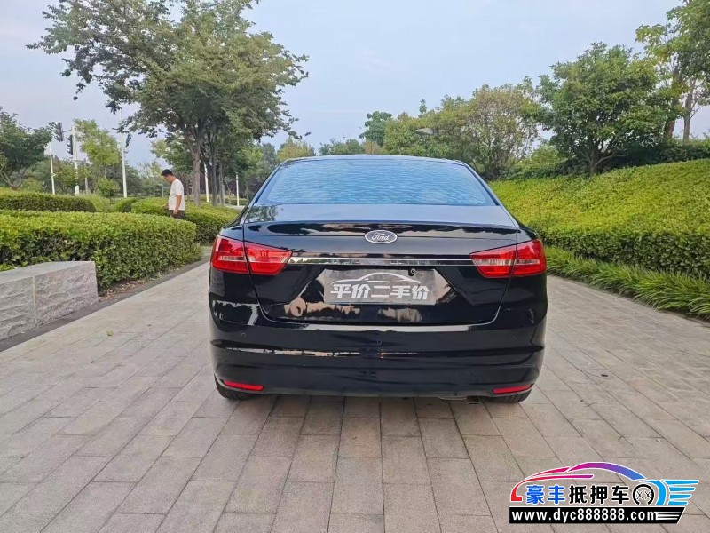 15年福特福睿斯轿车抵押车出售
