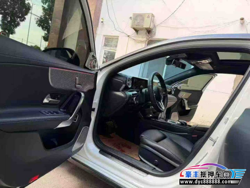 20年奔驰A轿车抵押车出售
