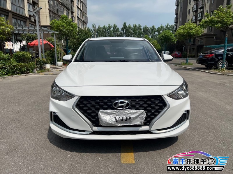 抵押车出售23年现代悦动轿车