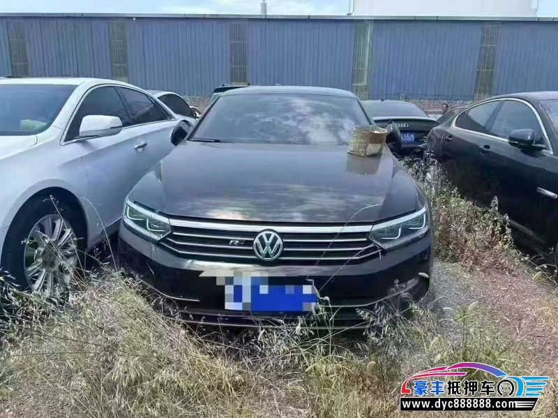 抵押车出售19年大众迈腾轿车