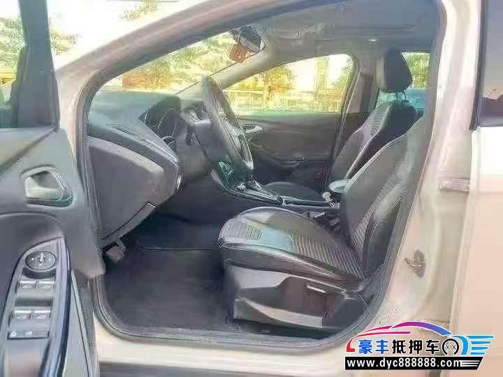 17年福特福克斯轿车抵押车出售