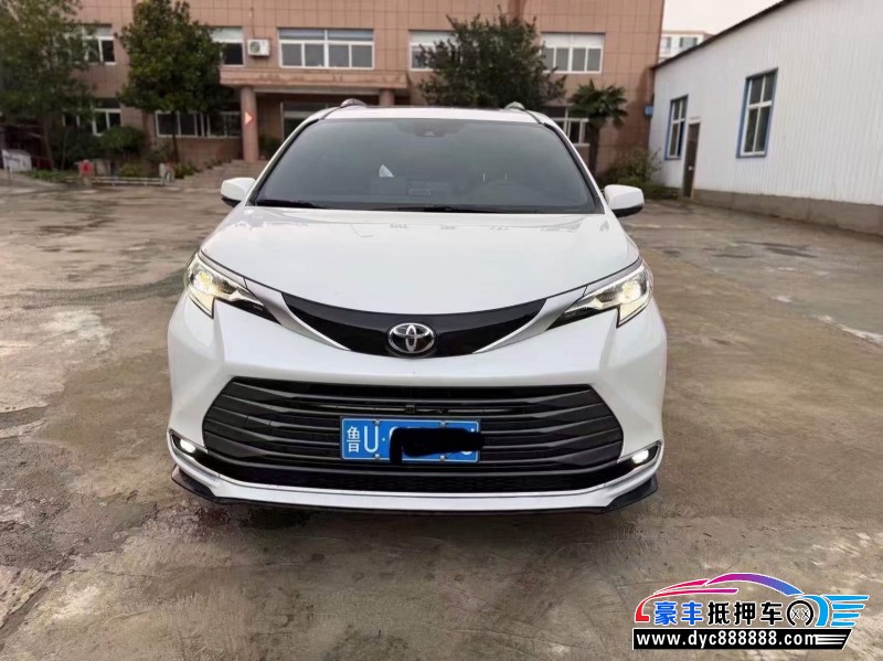 抵押车出售24年丰田塞纳轿车