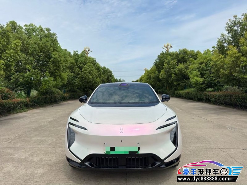 抵押车出售25年阿维塔07轿车