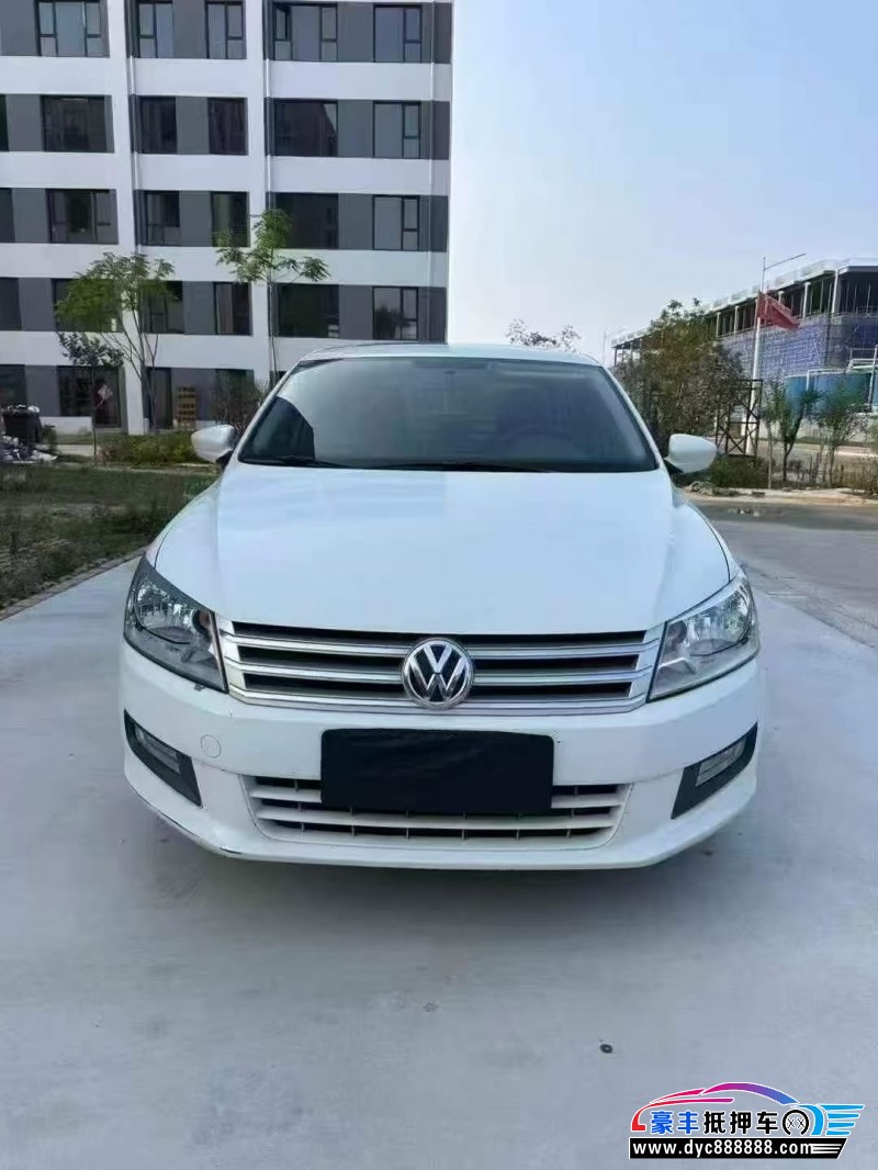 抵押车出售14年大众桑塔纳轿车