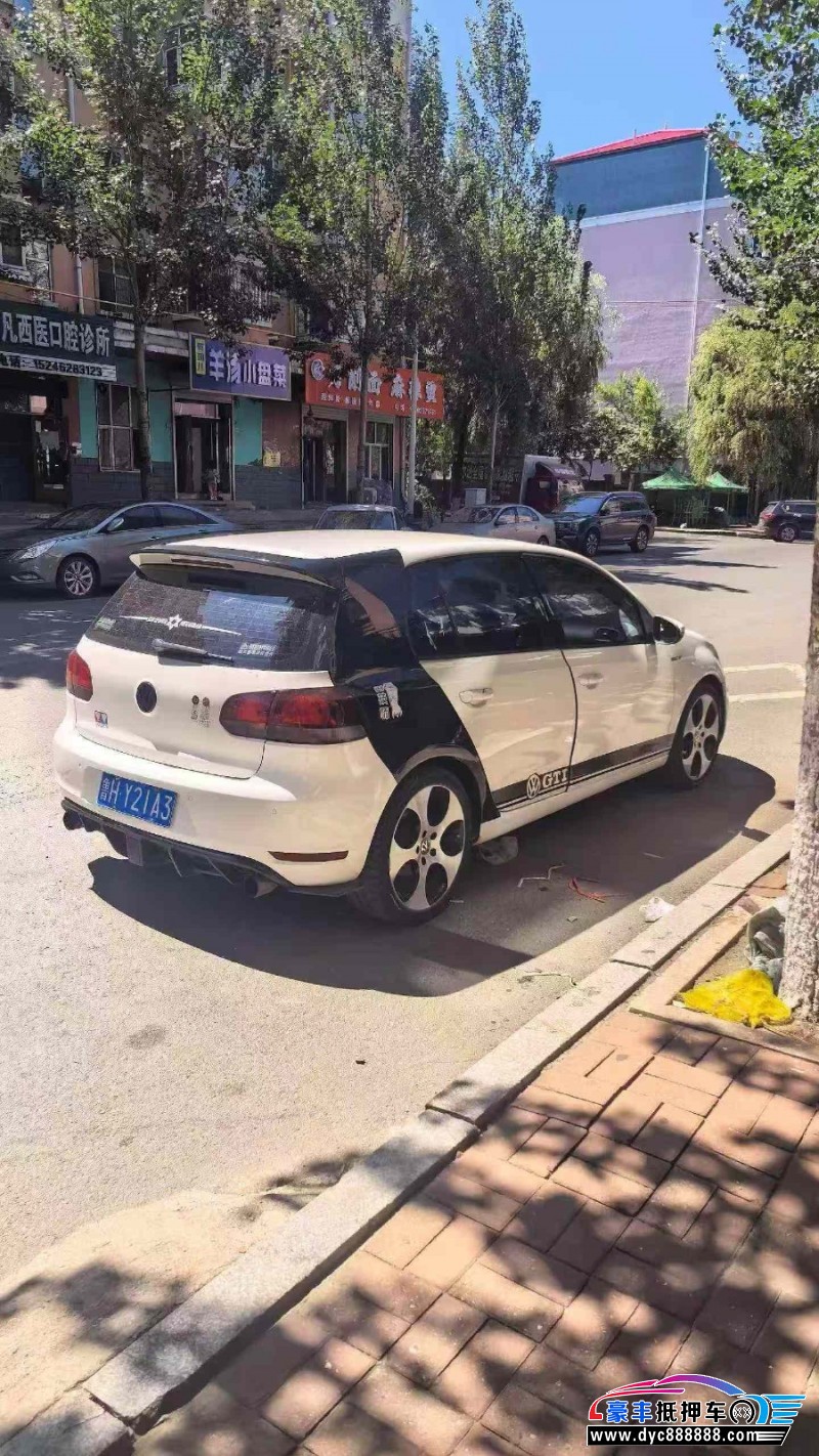 13年大众高尔夫轿车抵押车出售