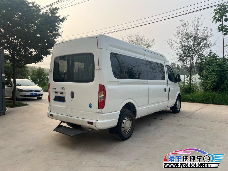 21年上汽大通V80轿车抵押车出售