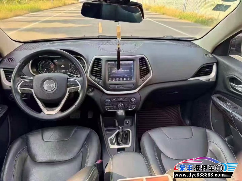 18年Jeep自由光SUV抵押车出售