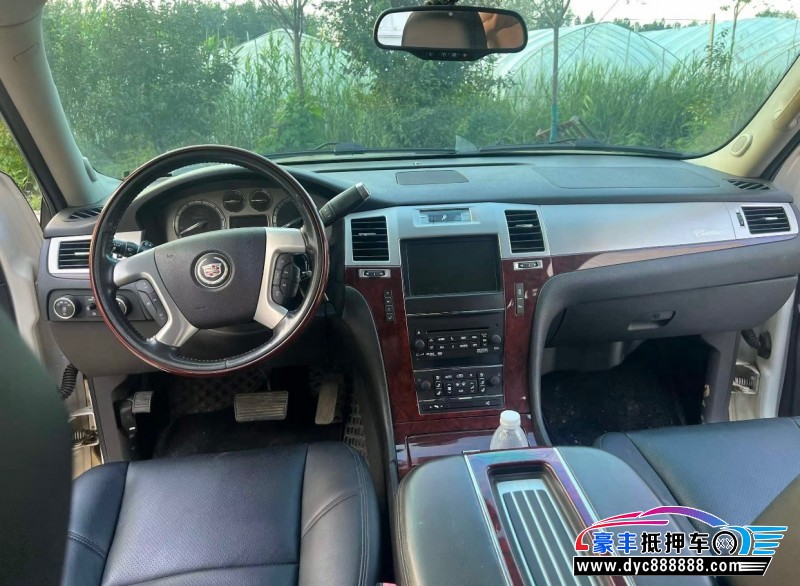 13年凯迪拉克凯雷德轿车抵押车出售