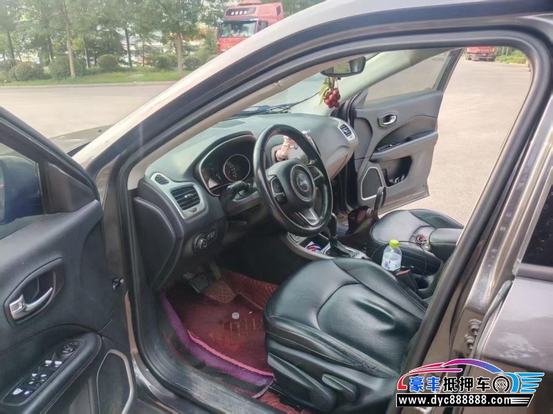 17年Jeep指南者轿车抵押车出售