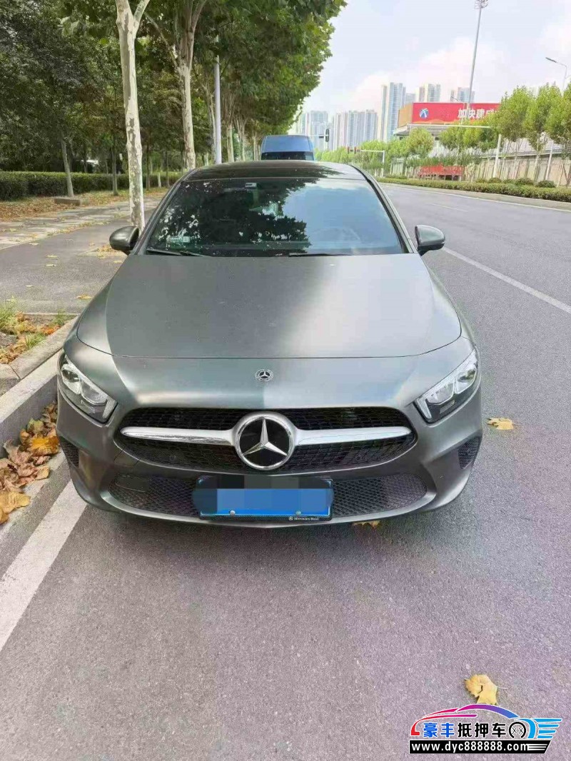 19年奔驰A轿车抵押车出售