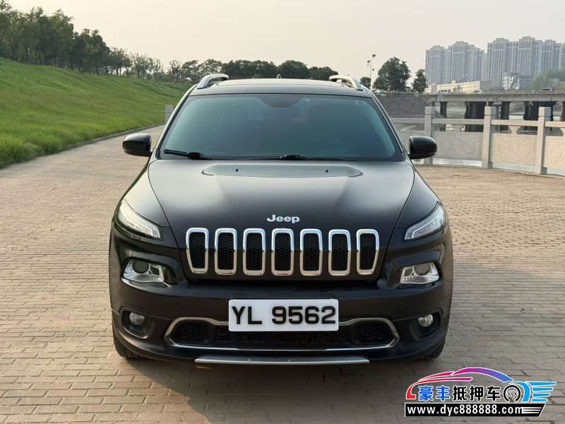 18年Jeep自由光轿车抵押车出售